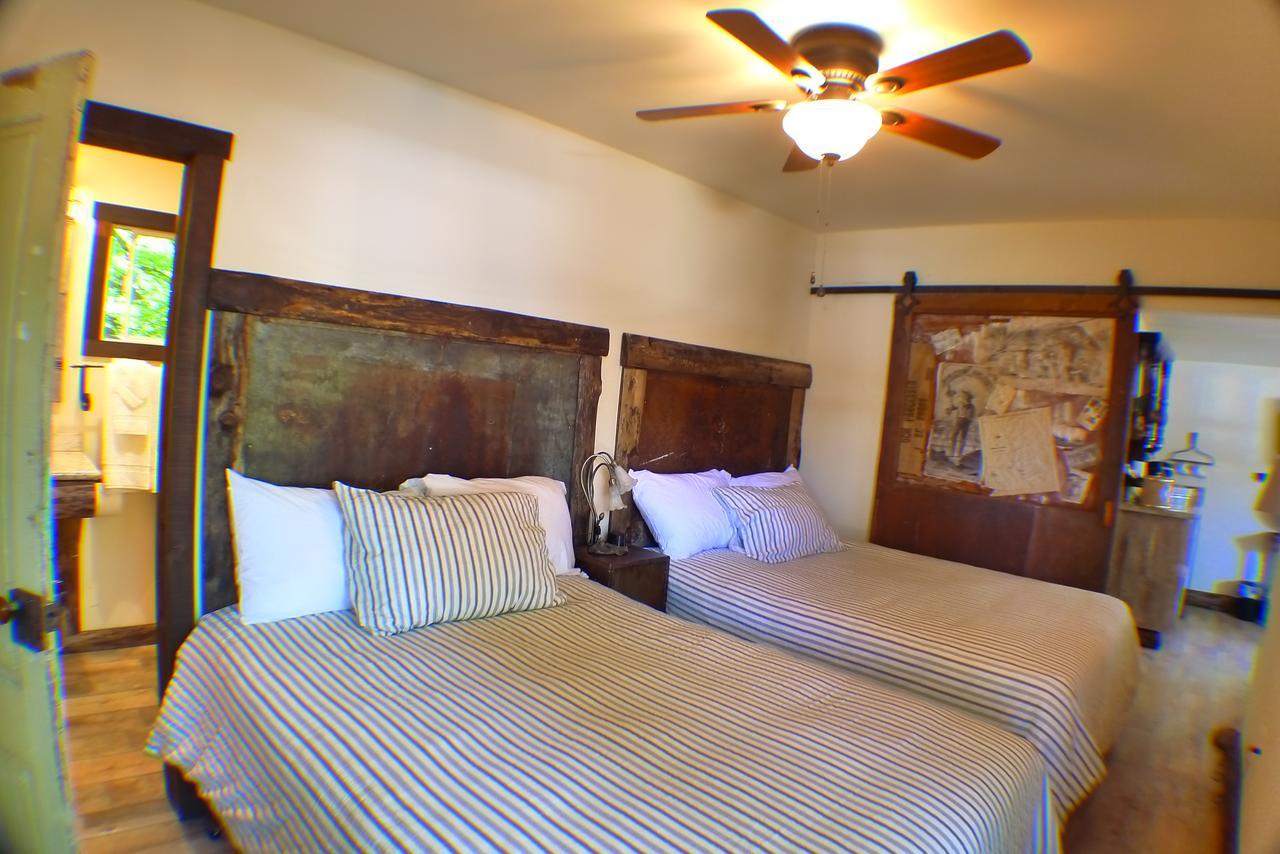 Miner'S Camp Motel Foresthill Bagian luar foto