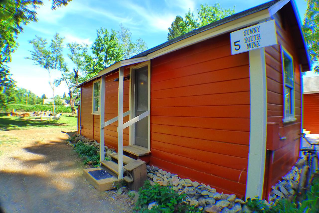 Miner'S Camp Motel Foresthill Bagian luar foto
