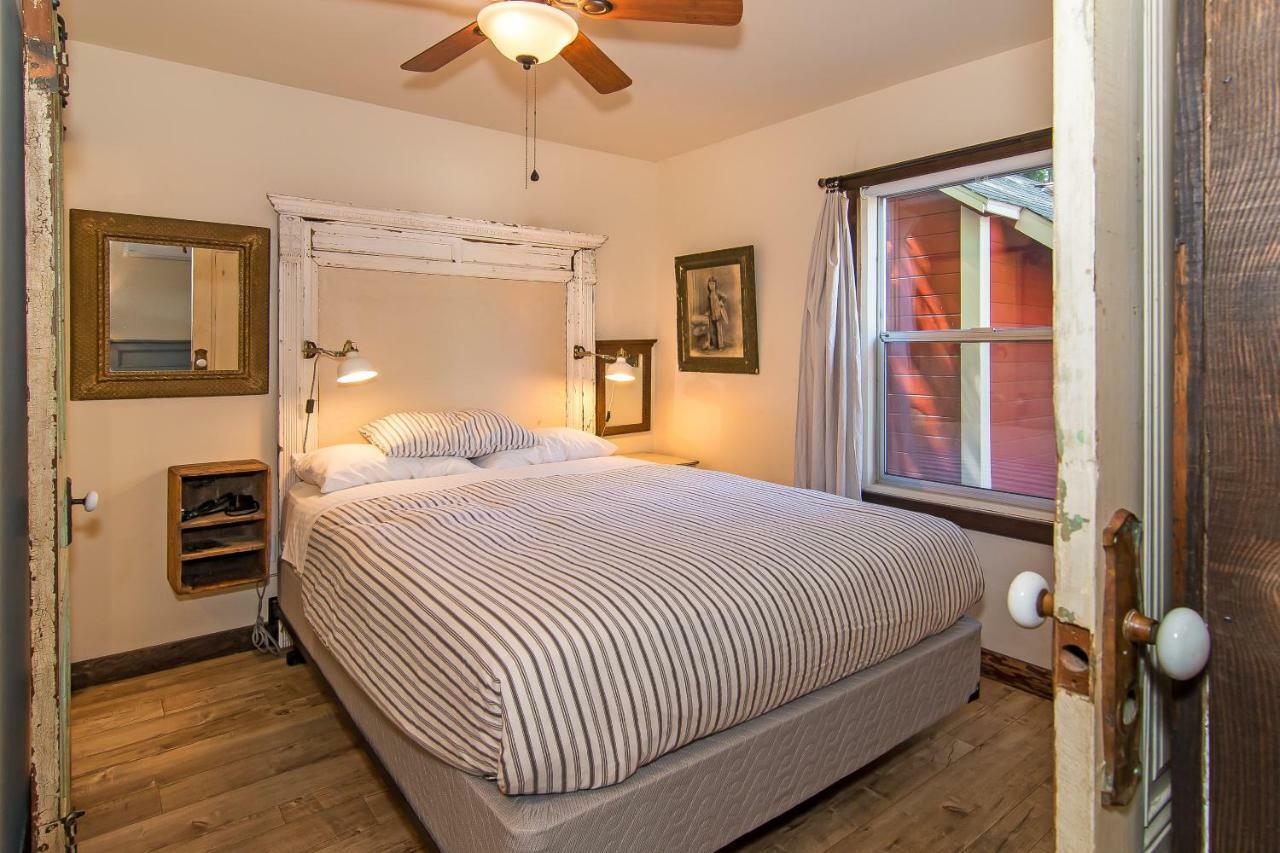 Miner'S Camp Motel Foresthill Bagian luar foto