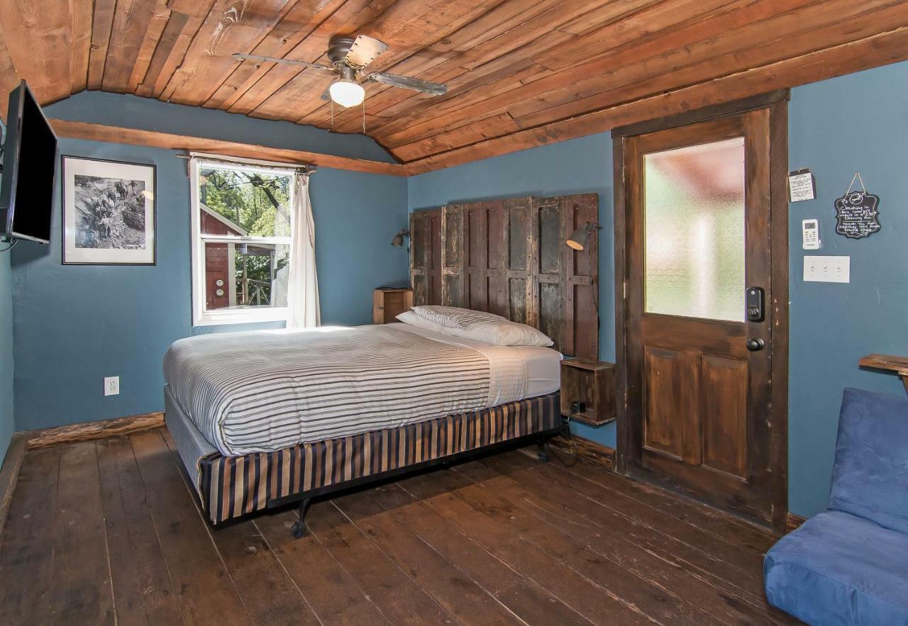 Miner'S Camp Motel Foresthill Bagian luar foto