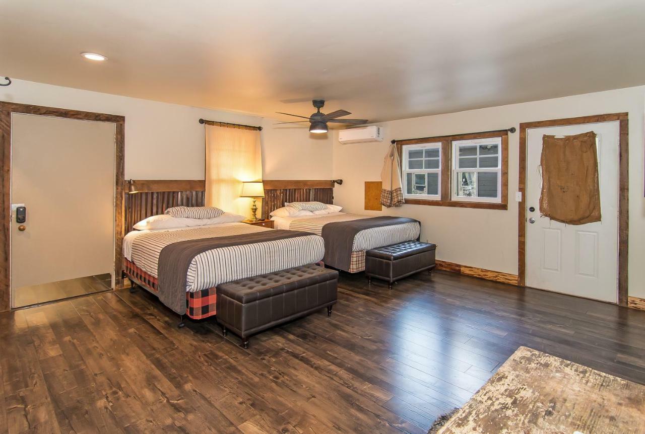 Miner'S Camp Motel Foresthill Bagian luar foto